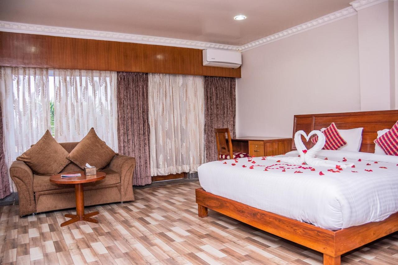 Hotel Earth Light Sauraha شيتوان المظهر الخارجي الصورة