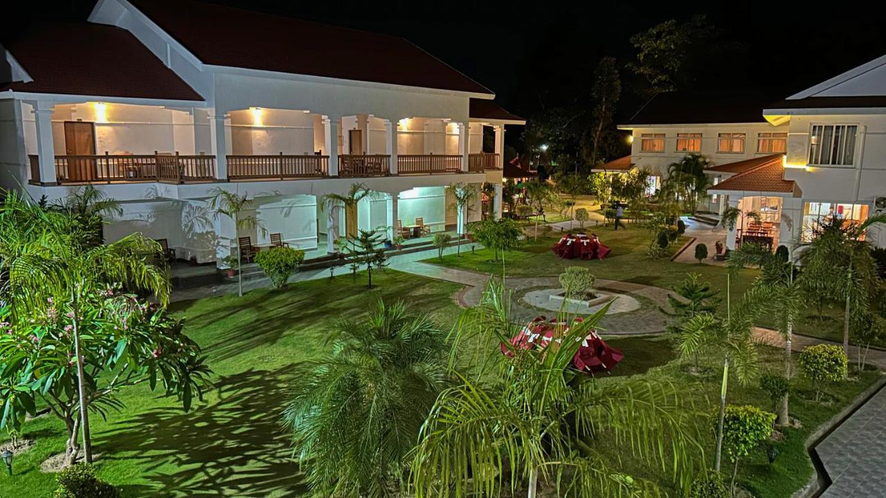 Hotel Earth Light Sauraha شيتوان المظهر الخارجي الصورة