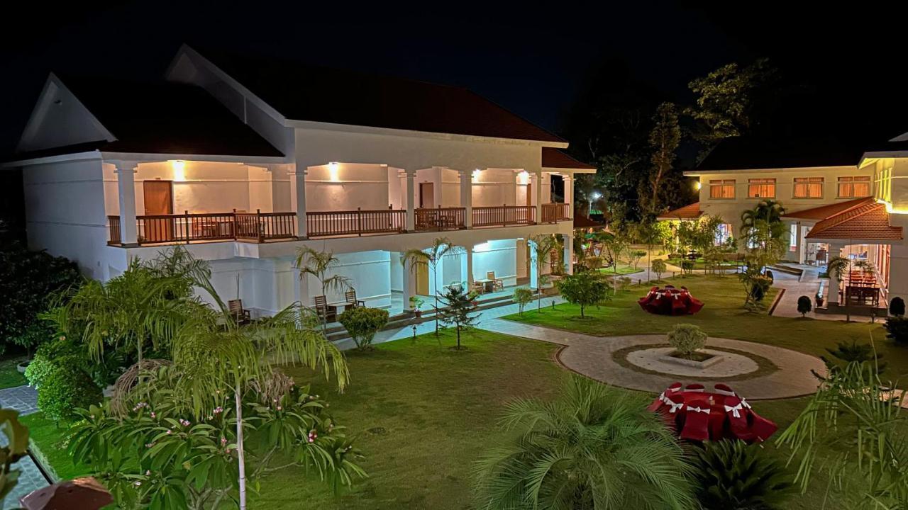 Hotel Earth Light Sauraha شيتوان المظهر الخارجي الصورة