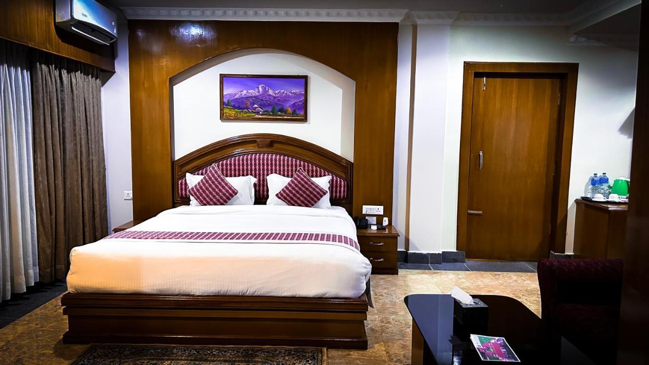 Hotel Earth Light Sauraha شيتوان المظهر الخارجي الصورة